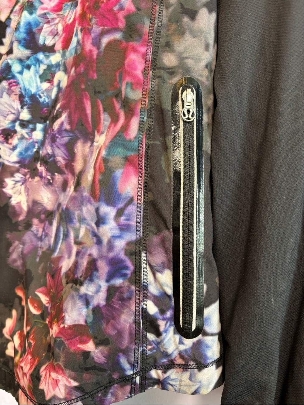 lululemon athletica Run Get Up and Glow Black Floral-Print Hooded Jacket Size 6 - Picture 2 of 7